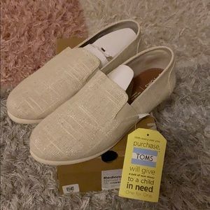 Brand new toms